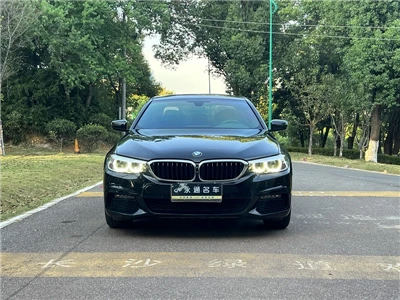 BMW 2018 BMW 5-serie 525li MSport-dragt